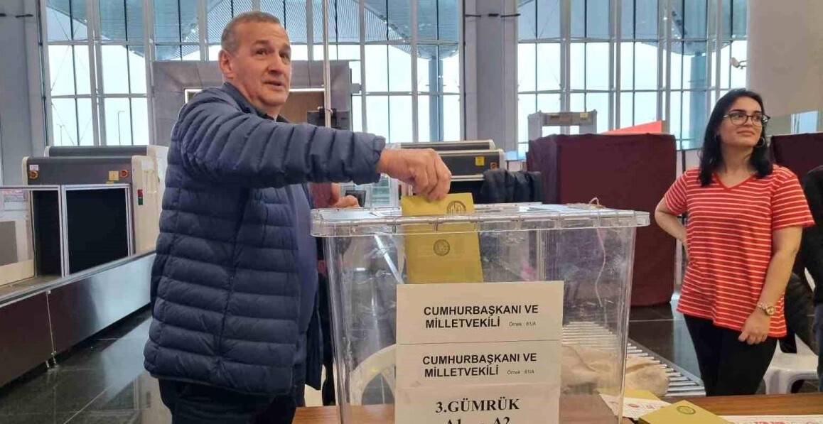 İstanbul Havalimanı’nda oy verme işlemi başladı