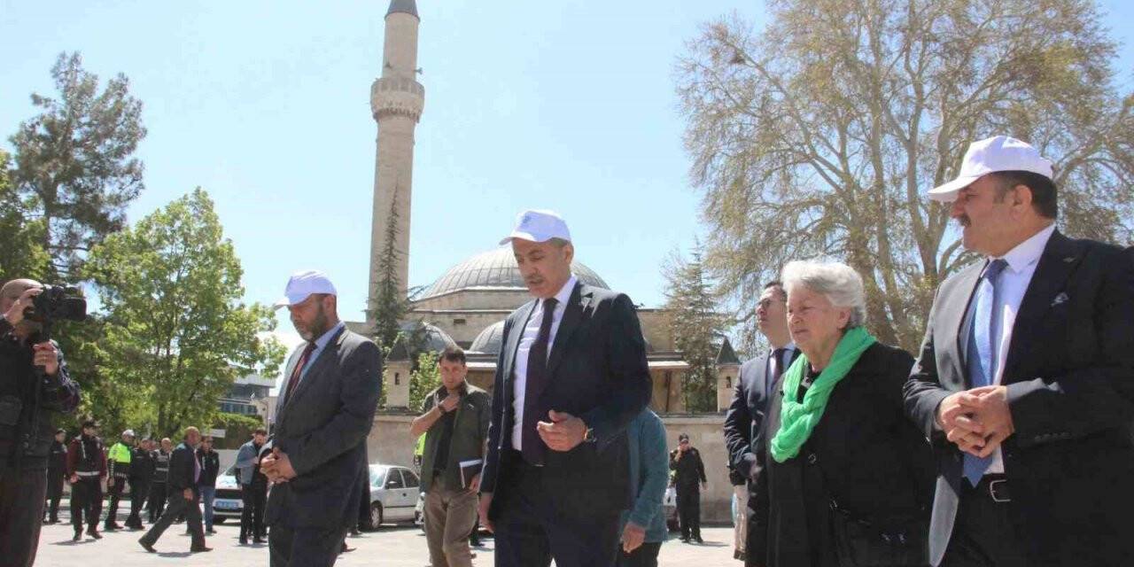 Hazreti Mevlana için Karaman’dan Konya’ya Sevgi ve Barış Yürüyüşü düzenlendi