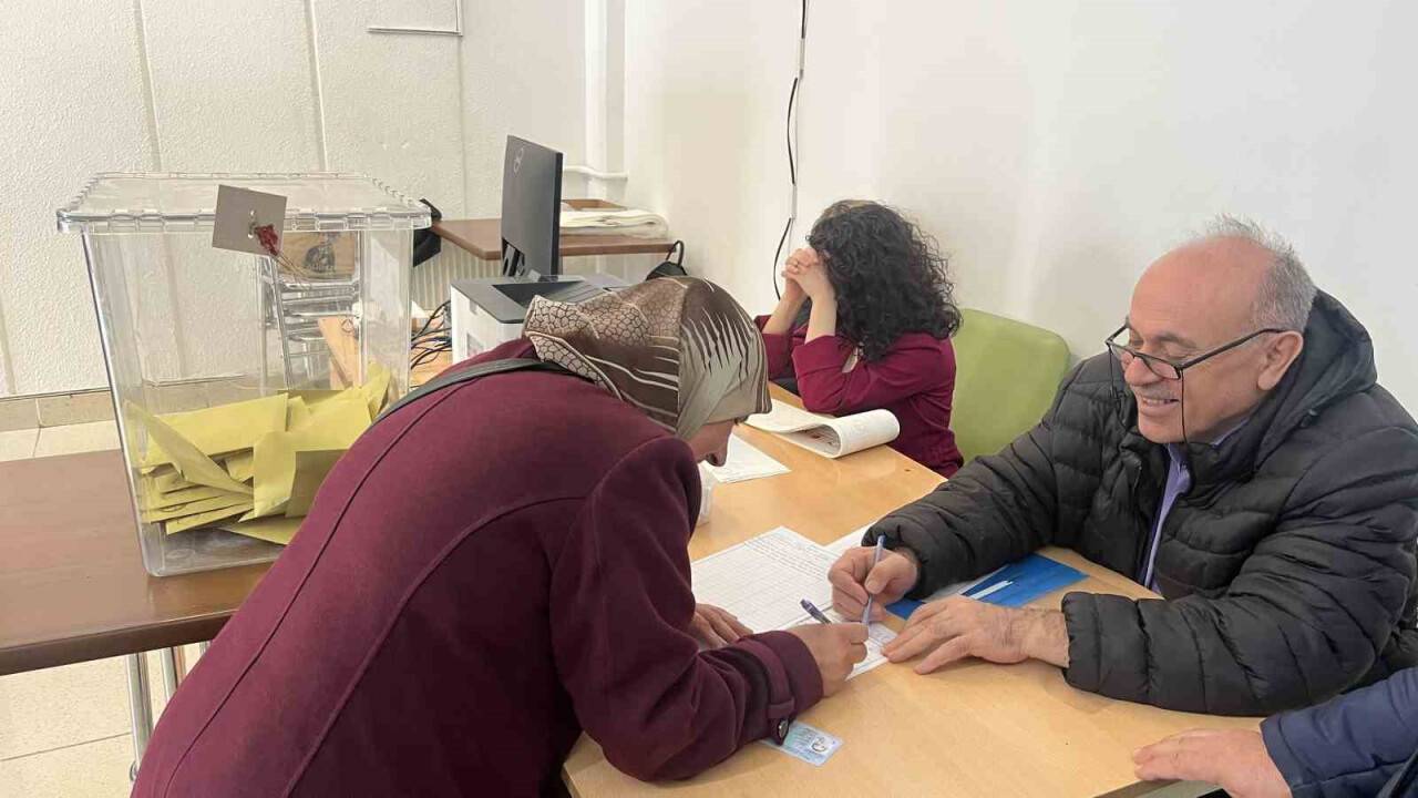 50 yıl sonra ilk kez oy kullandı