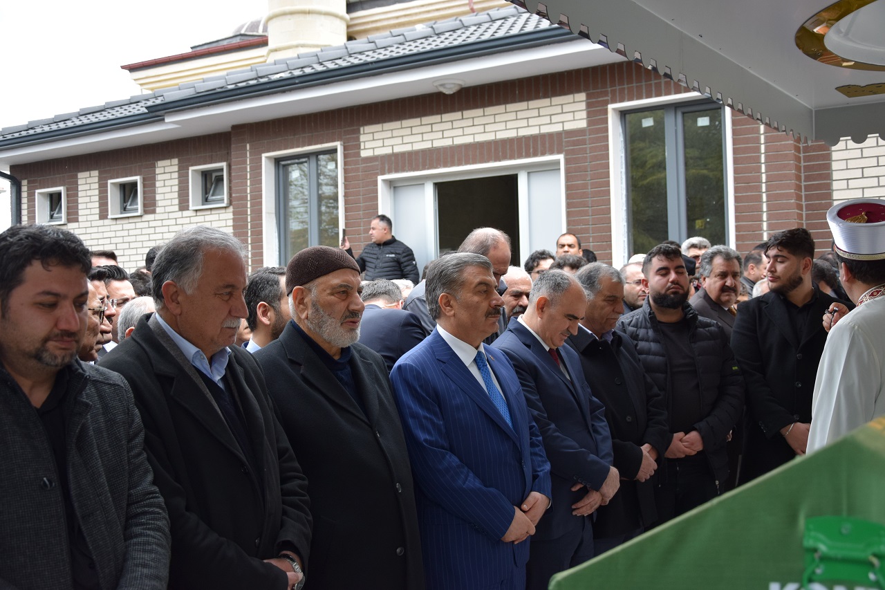 Bakan Koca, Konya'da cenaze törenine katıldı