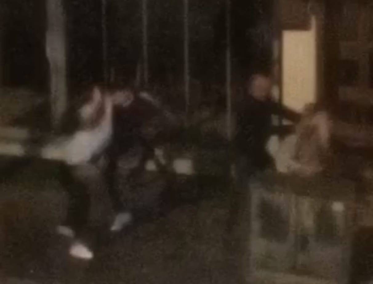 3 kadının darp edildiği anlar kameraya yansıdı