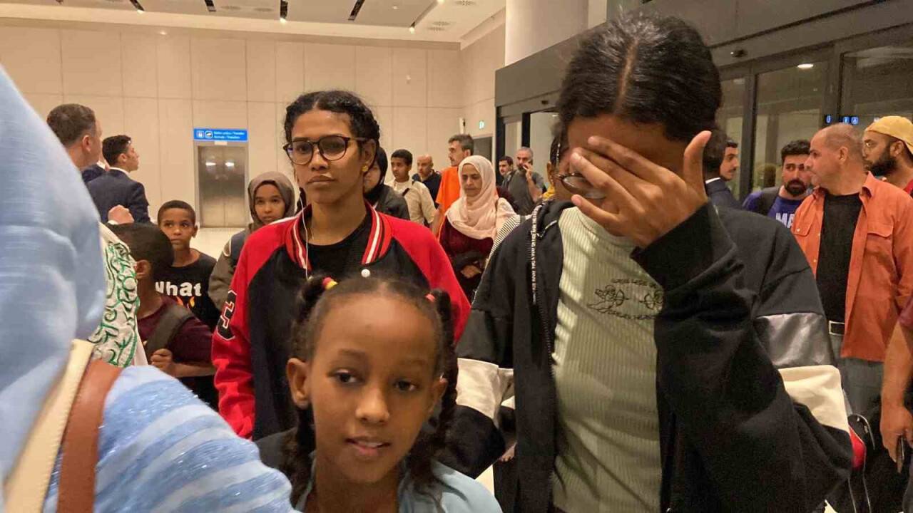 Sudan’dan tahliye edilen Türk vatandaşları İstanbul’a getirildi