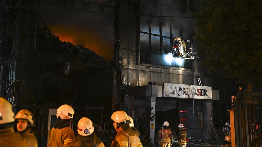 Halı imalathanesindeki yangına müdahale sürüyor