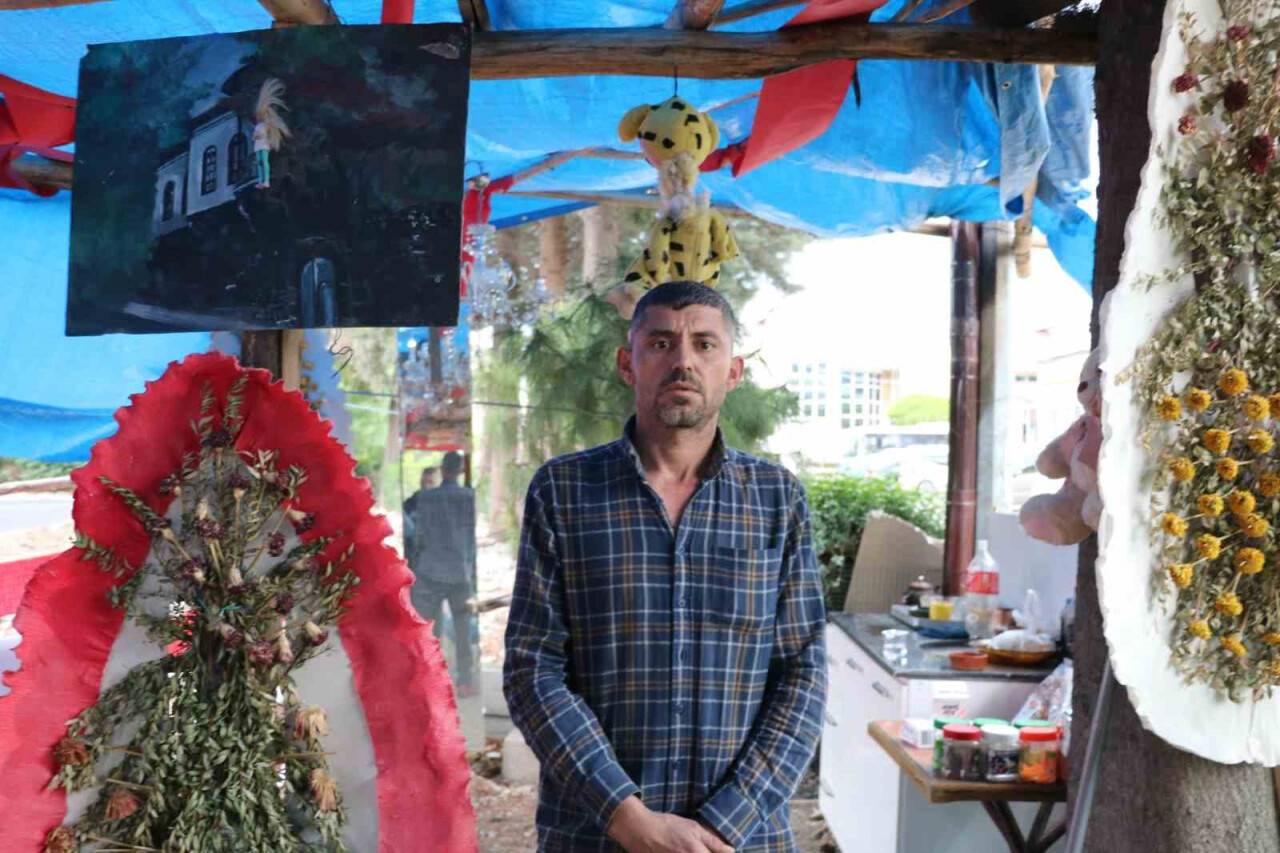 Hayatını kaybedenlerin anılarıyla dolu: ‘Enkaz kafe’ açıldı