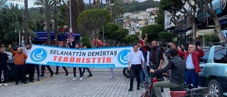Ekrem İmamoğlu’na pankartlı protesto