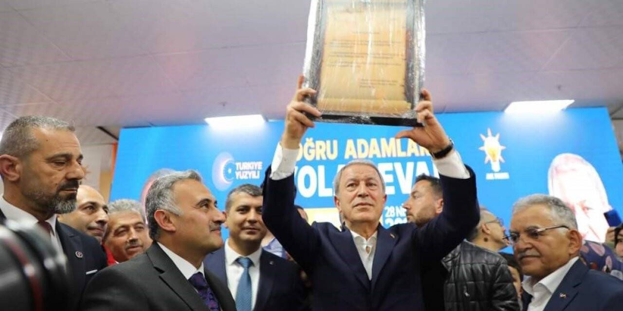 Bakan Akar: Teröristler için iki yol var