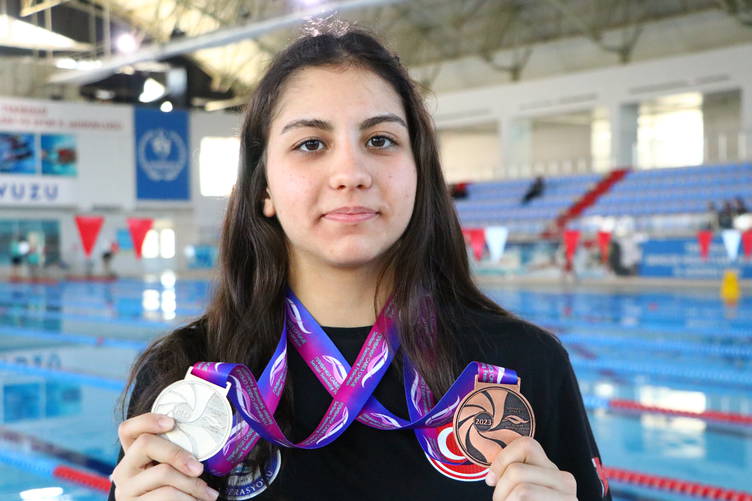 8 Türkiye şampiyonluğu bulunan Gençay yeni dereceler için kulaç atıyor