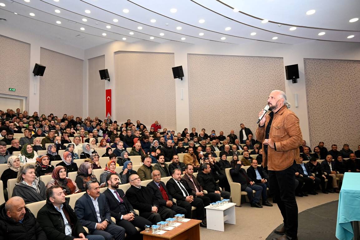 Yazar Mete Yarar'dan Seydişehir’de konferans