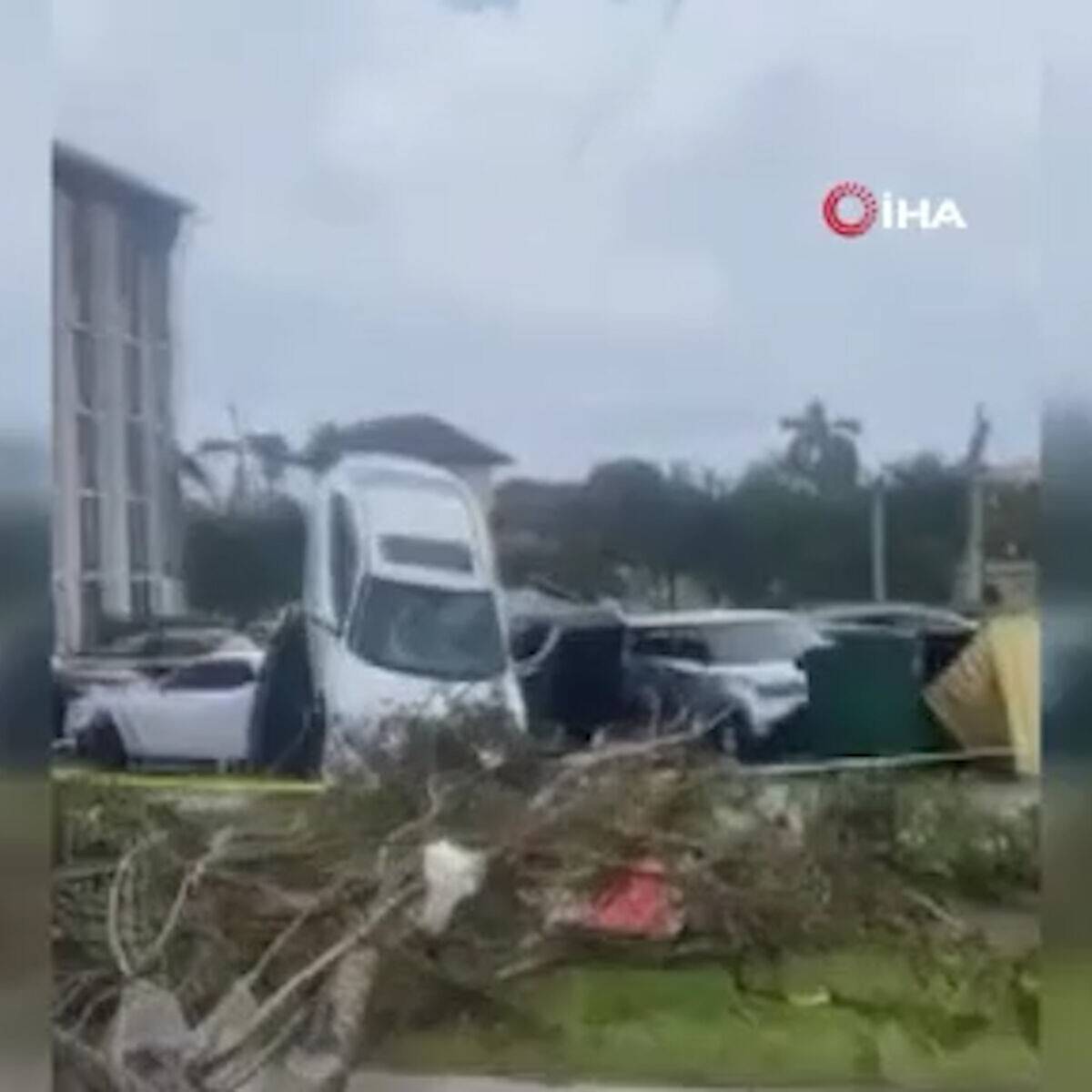 ABD’deki hortumda araçlar uçtu