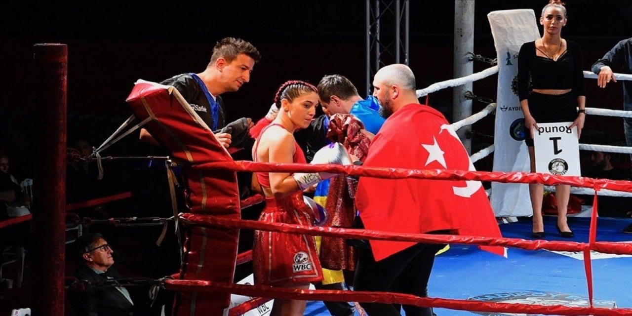 Profesyonel boksör Seren Ay Çetin, dünya 1 numarasıyla karşılaşacak