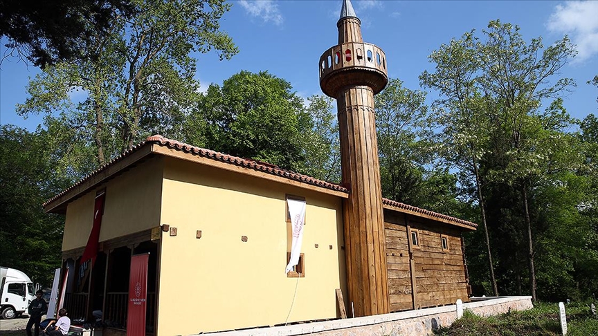 Sakarya'da yenilenen tarihi cami ibadete açıldı