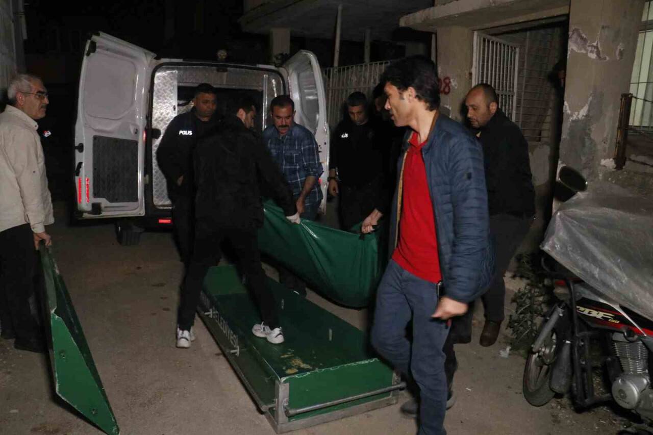 Cinnet geçiren koca aile bireylerinin boğazını kesti: 2 ölü, 2 ağır yaralı