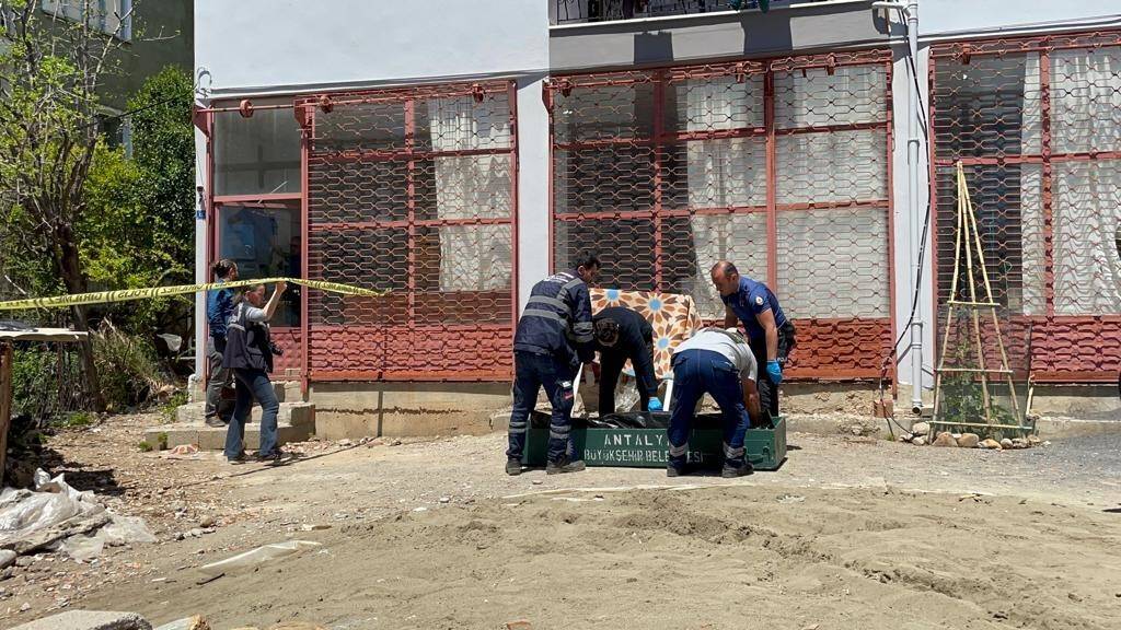 Çalıştığı kahvehanede ölü bulundu