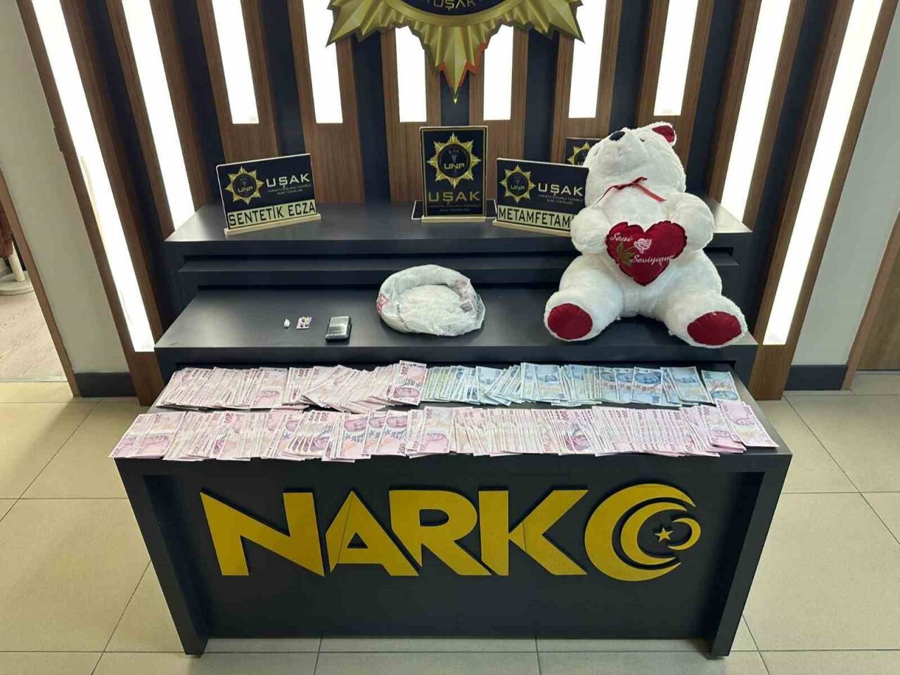 Peluş ayıya gizlenmiş 800 gram uyuşturucu ele geçirildi