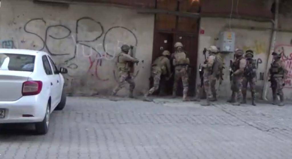 23 ilde DEAŞ'a şafak operasyonu: Onlarca gözaltı