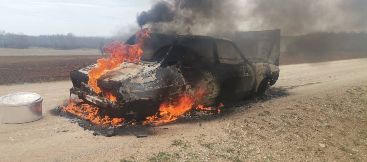 Seyir halinde alev alan otomobil kül oldu