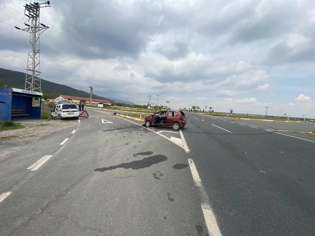 Afyonkarahisar-Konya yolunda kaza:6 yaralı