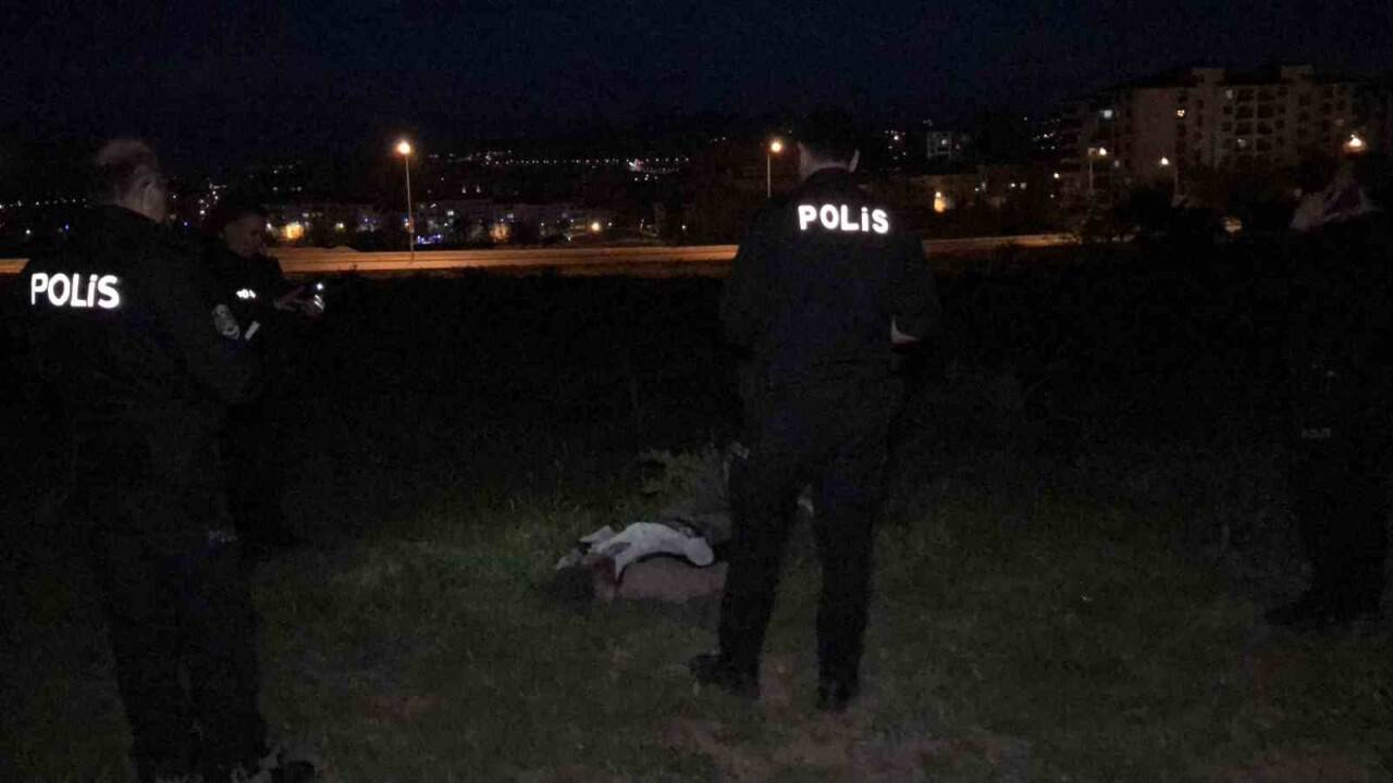 Tarlada erkek cesedi bulundu