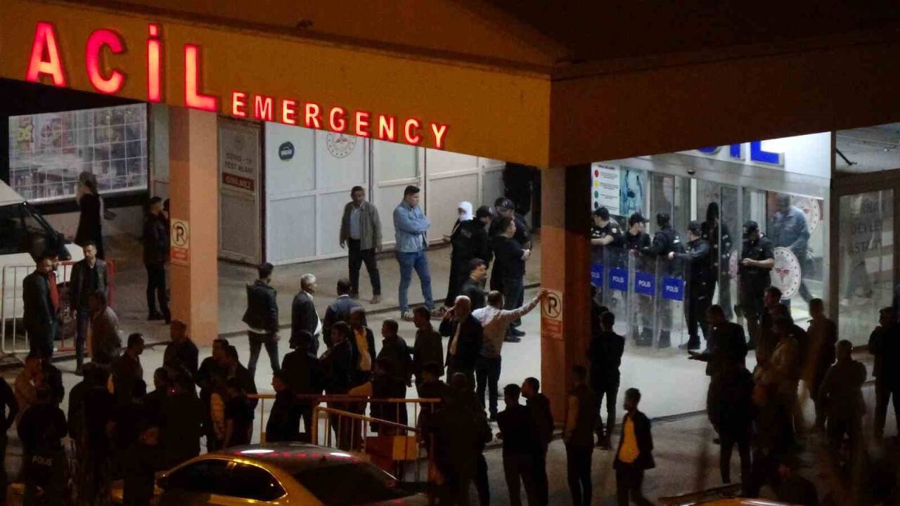 İki aile arasında bıçaklı ve sopalı kavga: 12 yaralı