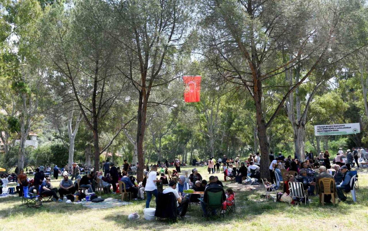 Kuşadası’ndaki Hadimliler etli pilav şenliğinde buluştu