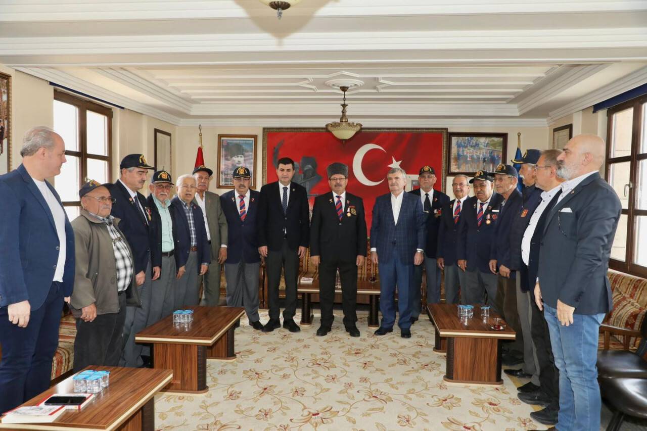 Akyürek, şehit aileleri ve gazileri ziyaret etti