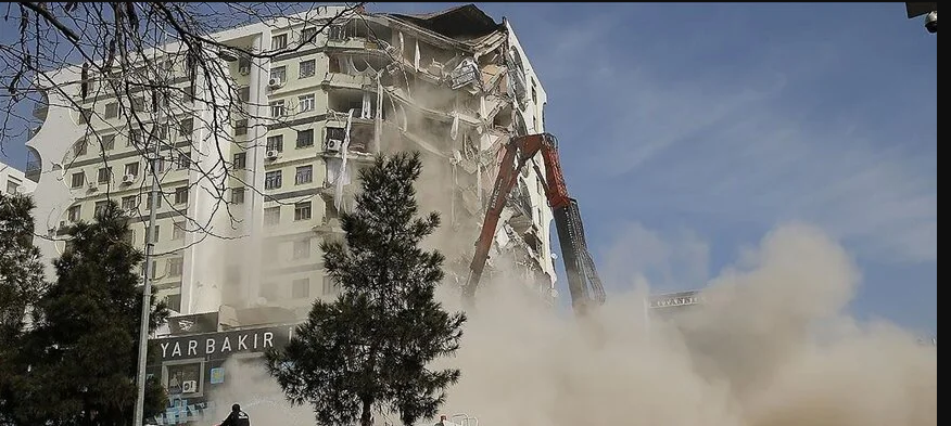 Depremde yıkılan Galeria Sitesi'ne ilişkin rapor açıklandı