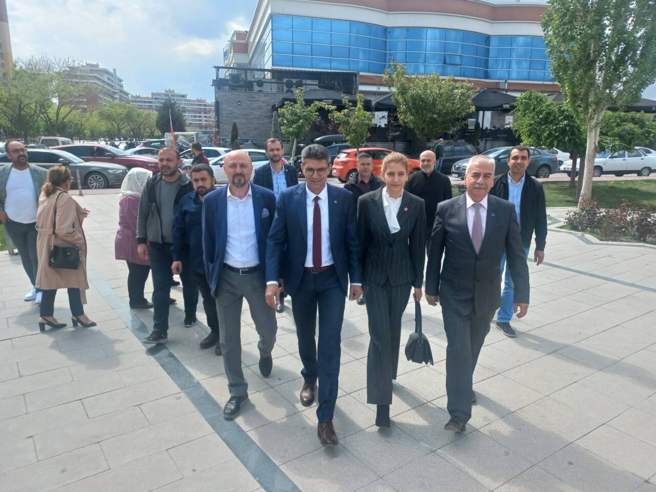 Ahmet Arslan iş merkezlerini ziyaret etti