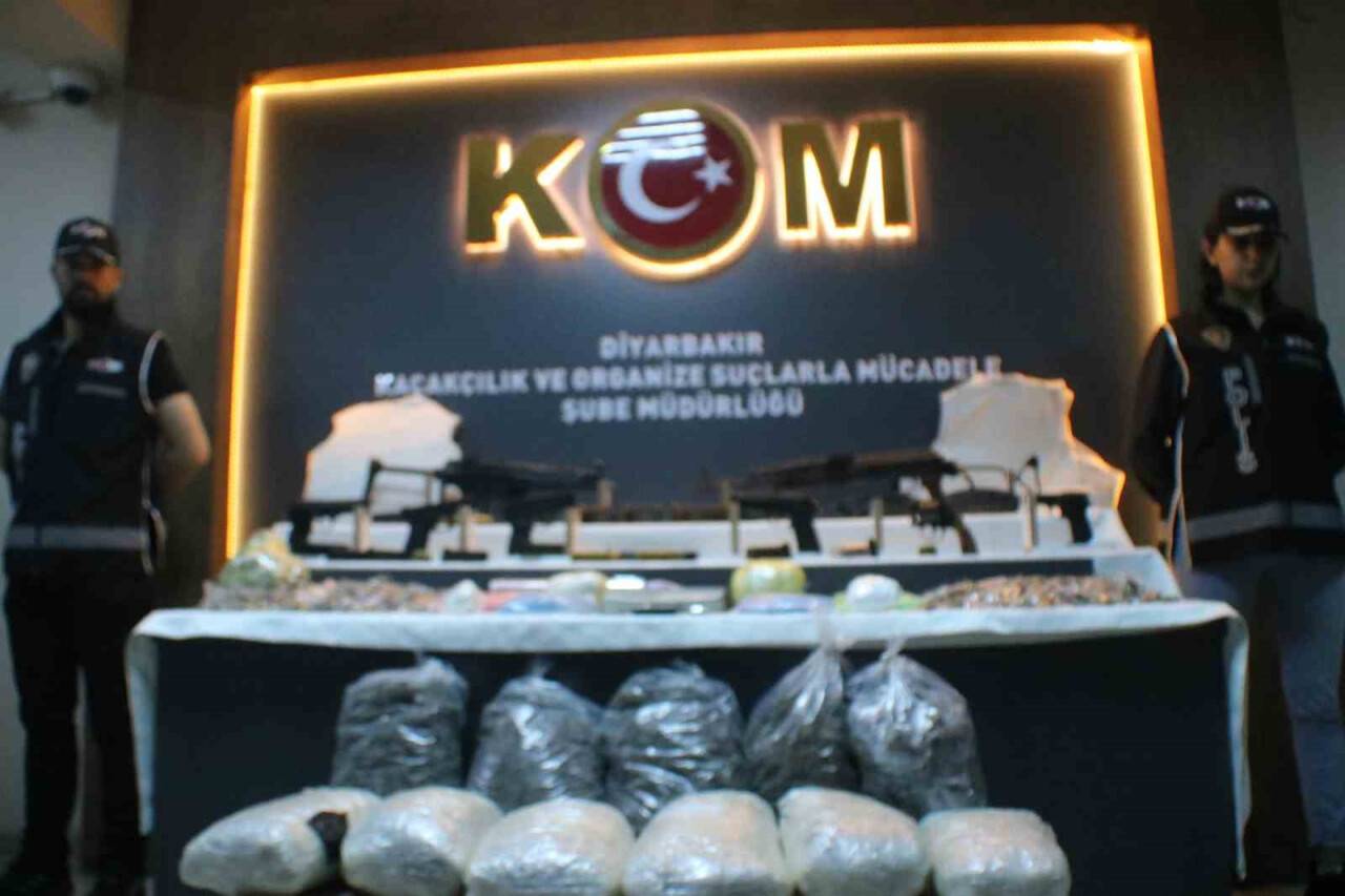 Lideri cezaevinde olan suç örgütüne operasyon: 20 gözaltı