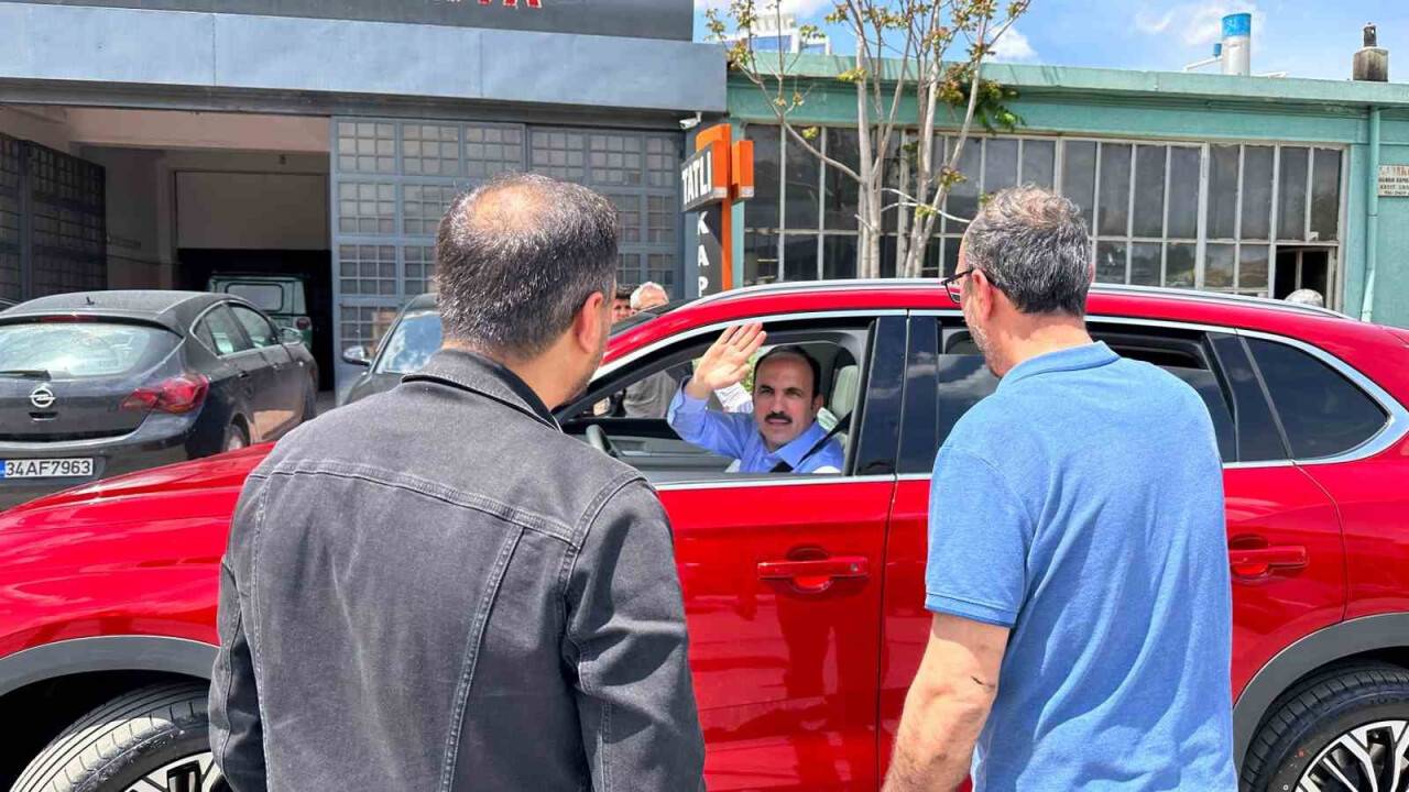 Başkan Altay, sanayide ustaları ziyaret ederek Togg'u tanıttı