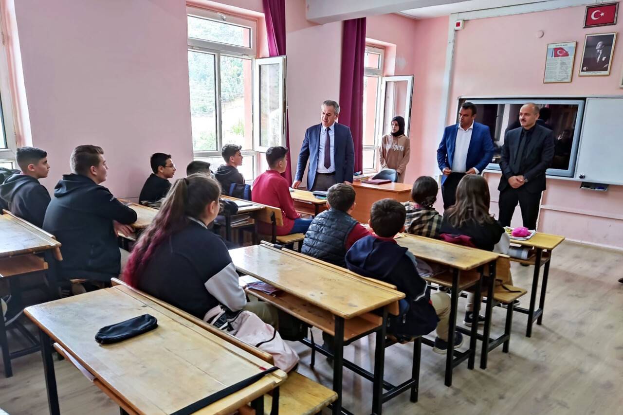 Yiğit'ten Hadim'de okul ziyaretleri