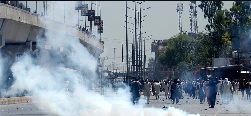 Pakistan'daki protestolarda ölenlerin sayısı artmaya devam ediyor