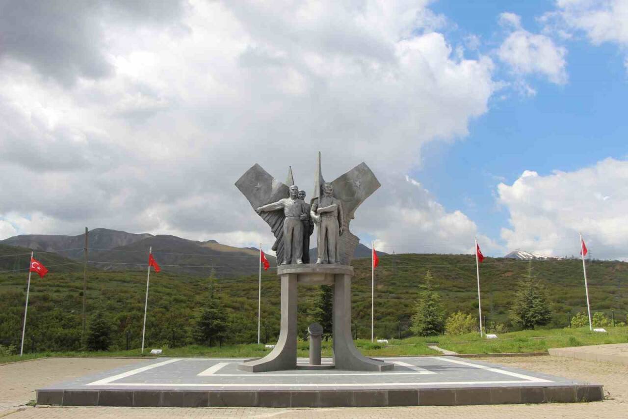 33 şehidin acısı yıllardır hafızalardan silinmiyor