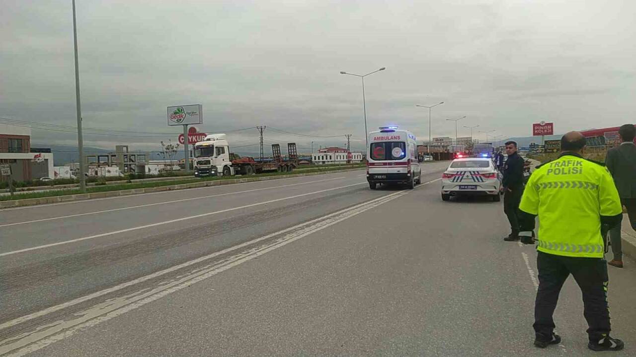 Köpeğe çarpan motosiklet sürücüsü ölümden döndü