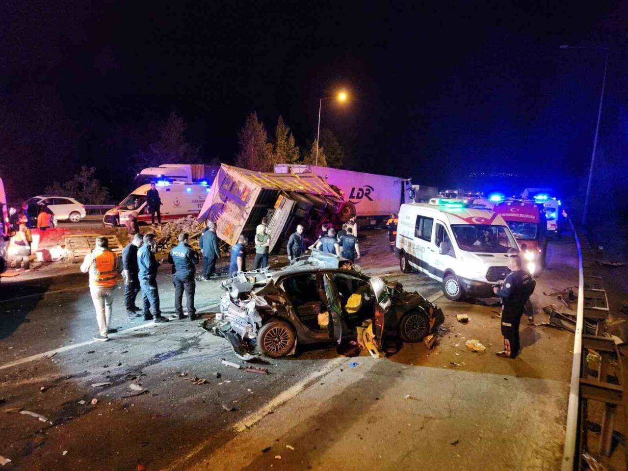 Adana’da 13 aracın karıştığı zincirleme trafik kazası: 7 ölü, 7 yaralı