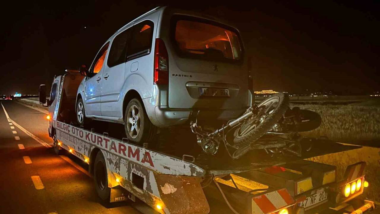 Otomobil ile motosikletin çarpışma anı kamerada: 1 ölü, 1 ağır yaralı