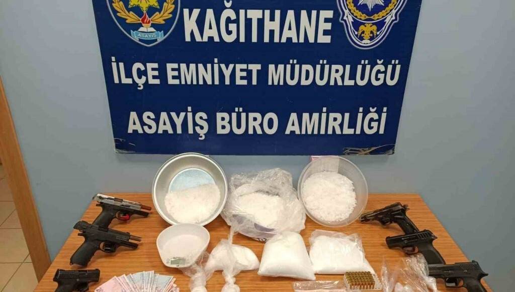 Uyuşturucu satan iki şüpheli yakalandı