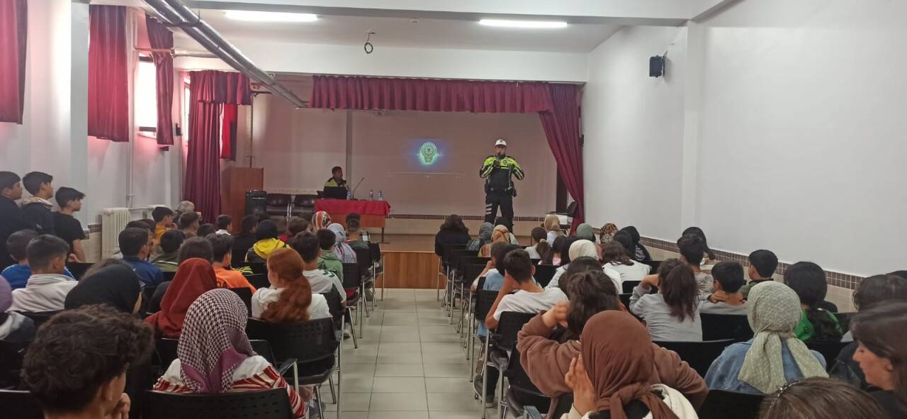 Öğrencilere trafik eğitimi