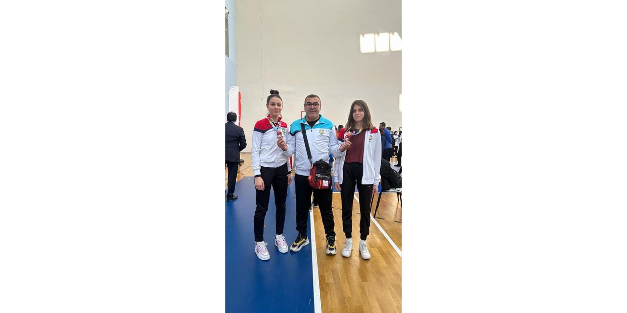 ÜNİLİG taekwondoda iki madalya