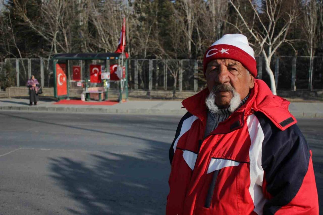 ’Bayrak Dede’ yaşamını yitirdi