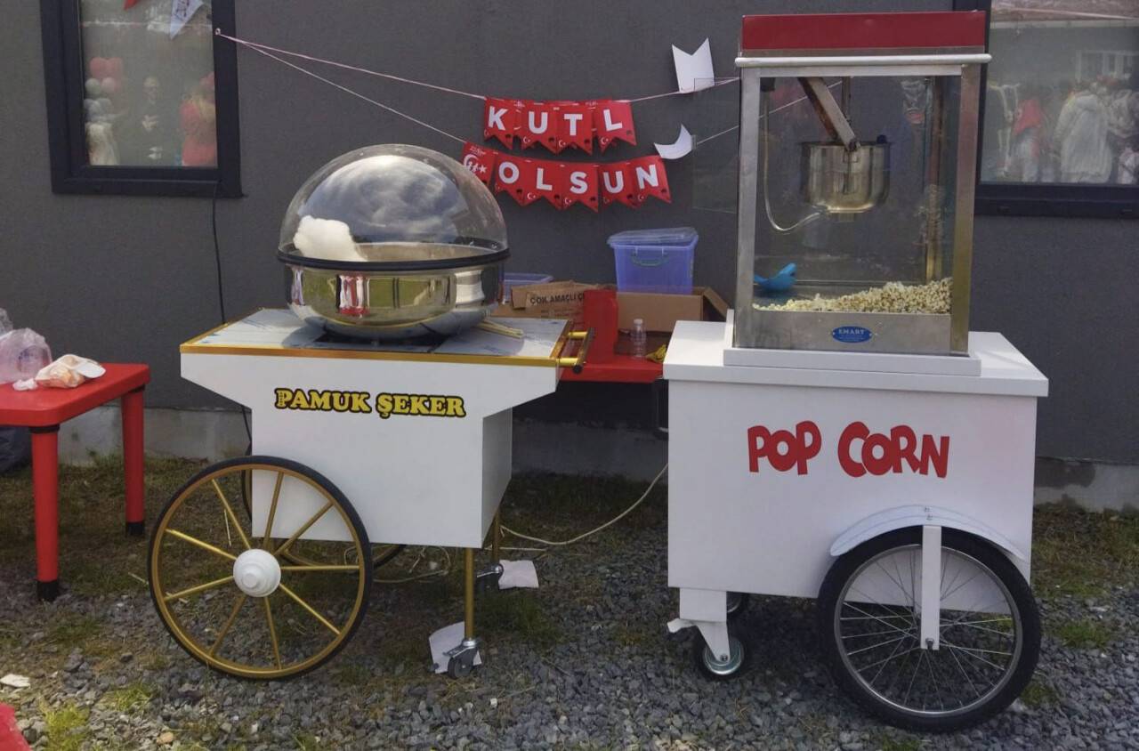 Patlamış Mısır Arabası Kiralama