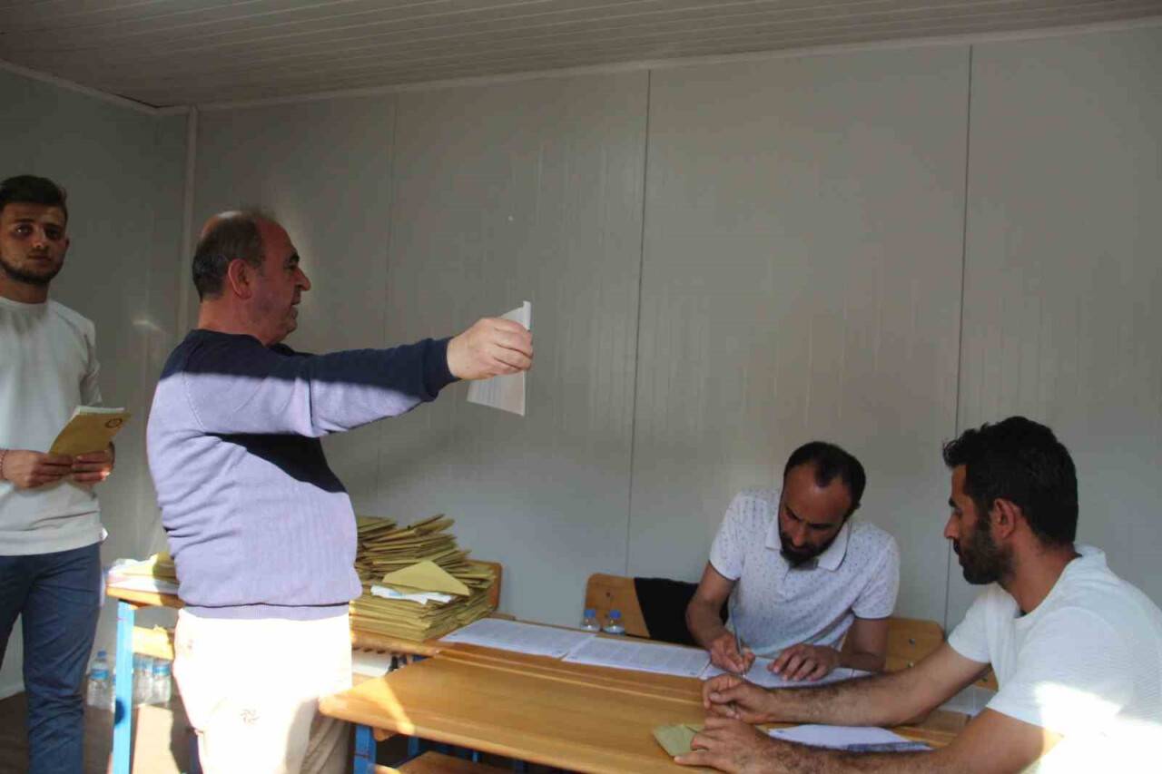 Hatay’da oy sayımı başladı