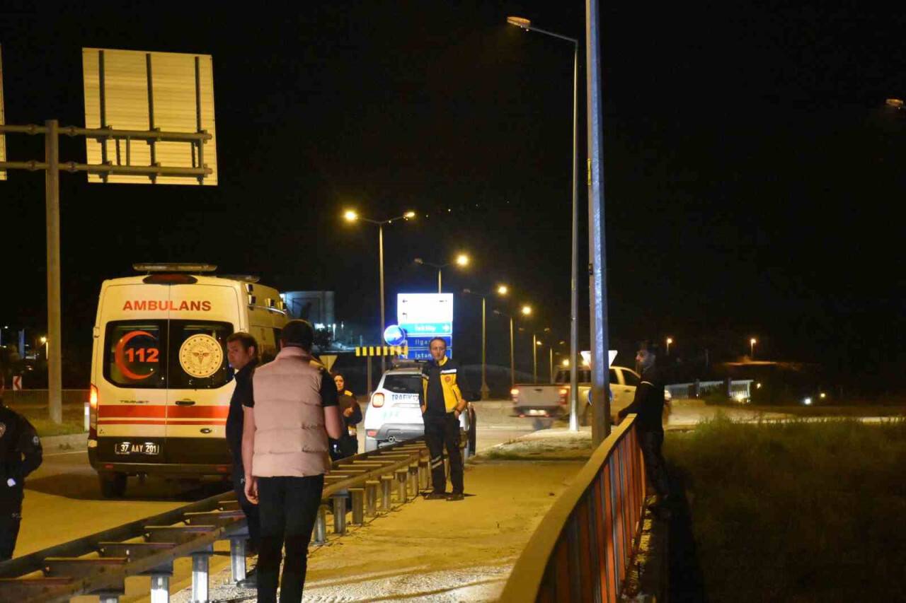 İntihara kalkışan genç yolu kilitledi