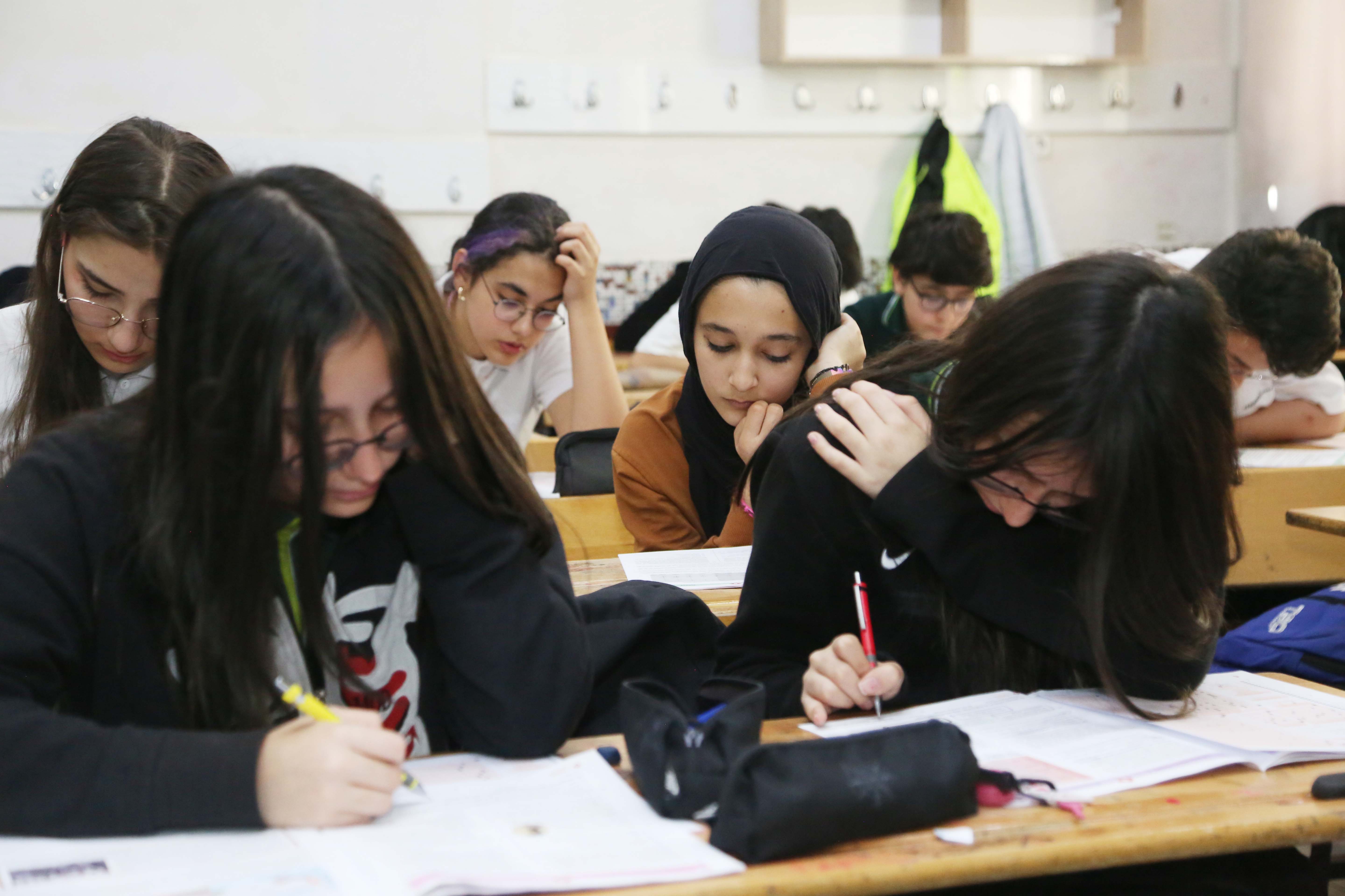 Meram'daki öğrenciler MEGA sınavda