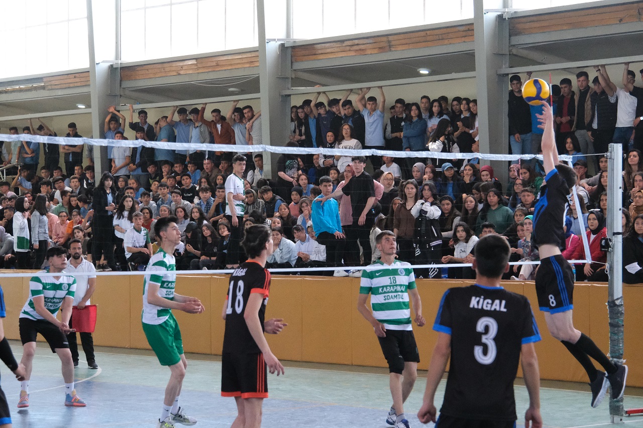 Karapınar'da liseler arası voleybol turnuvası final maçı oynandı