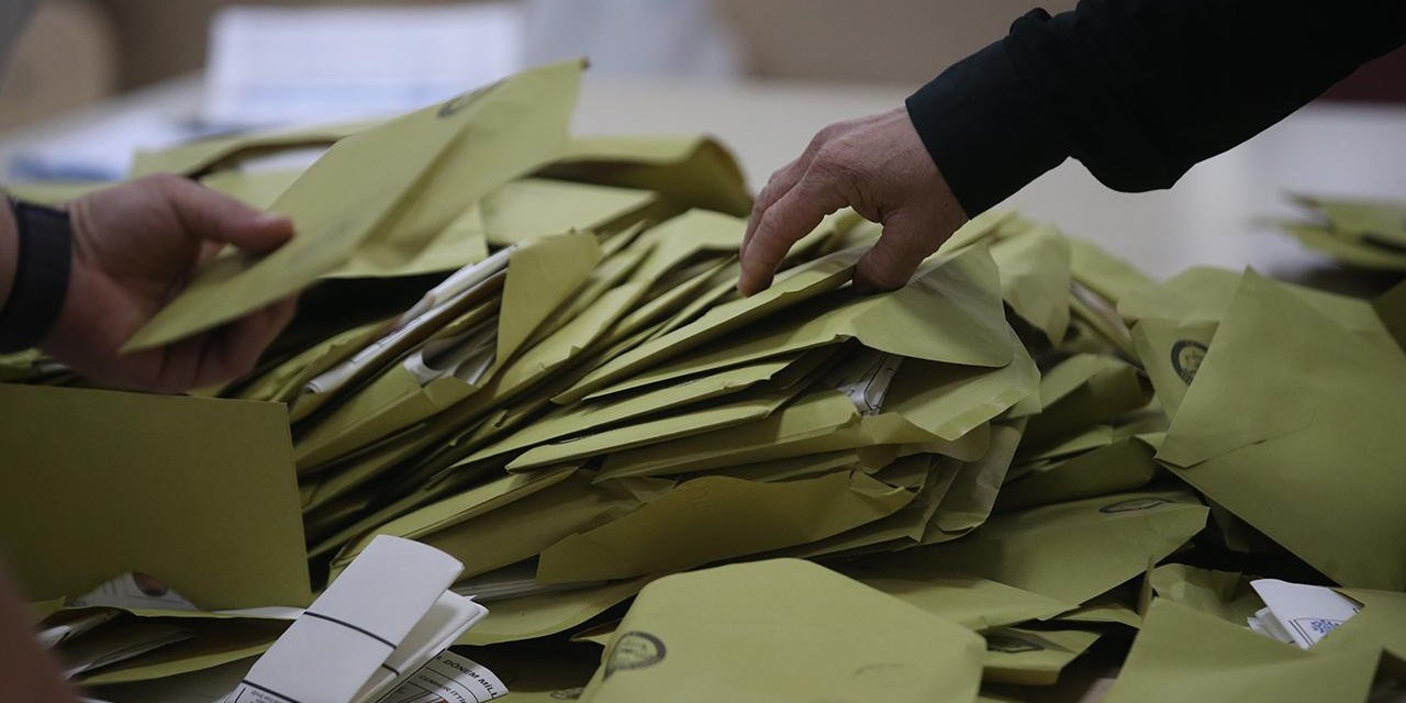 Dışişleri Bakan Yardımcısı Serim, Türk vatandaşlarının Fransa'da oy kullanacağı merkezleri inceleyecek