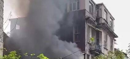 Arkadaşına kızan genç evi ateşe verdi