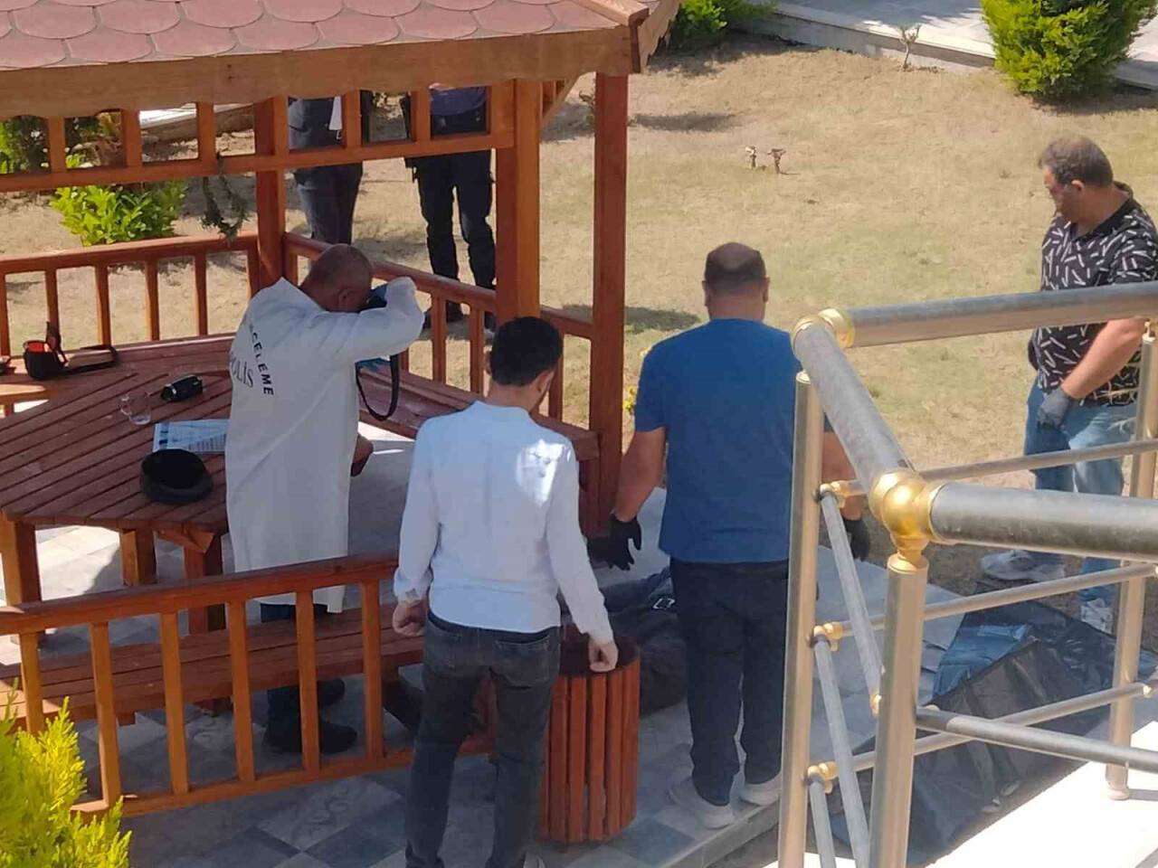 Bahçedeki kamelyada ölü olarak bulundu