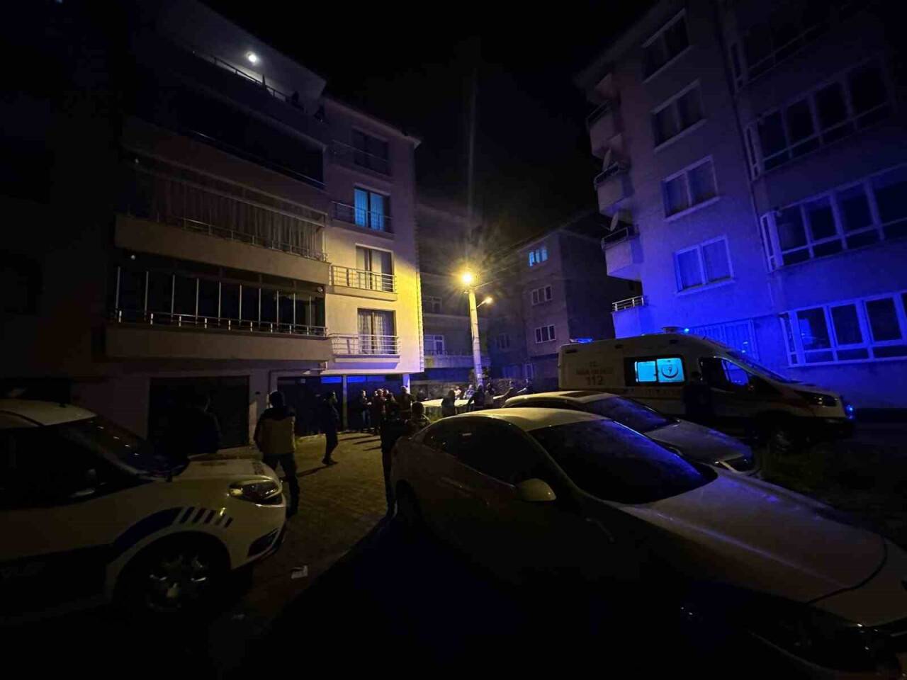 Çatıya çıkan vatandaşı ekipler ikna etti