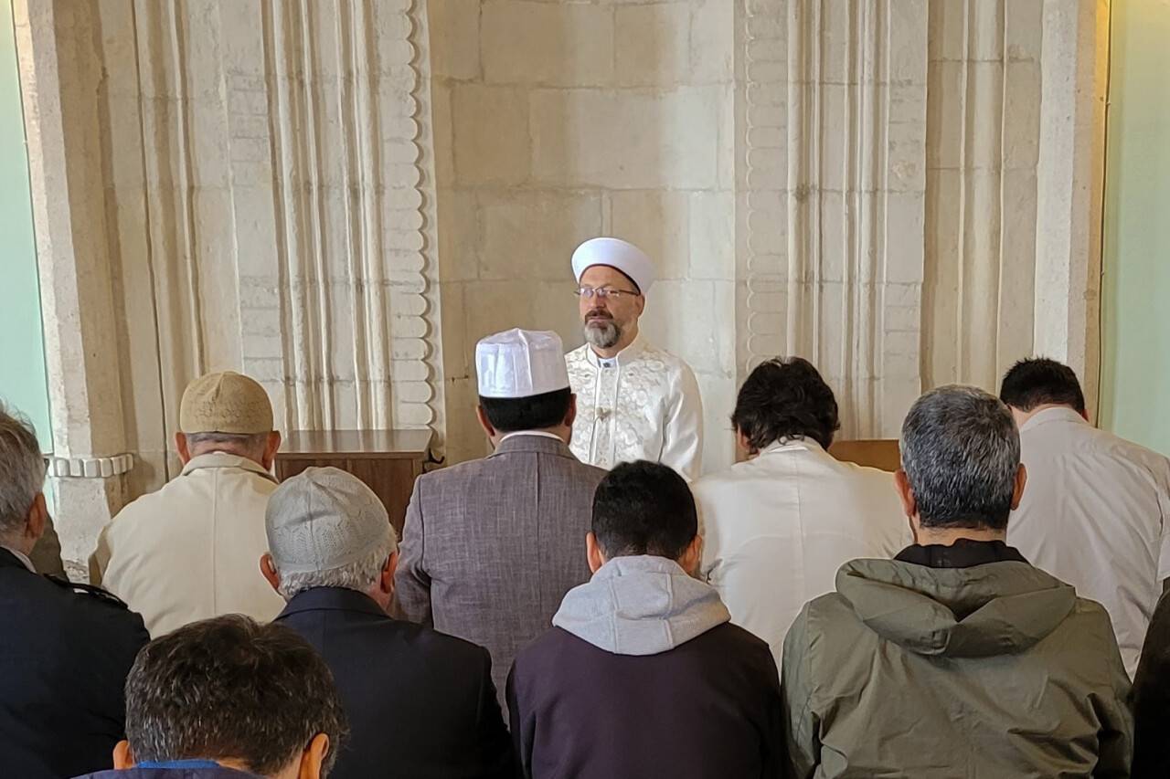 Diyanet İşleri Başkanı Erbaş: “Arkamızdan bırakacağımız en büyük servet alnı secdeli bir nesil"