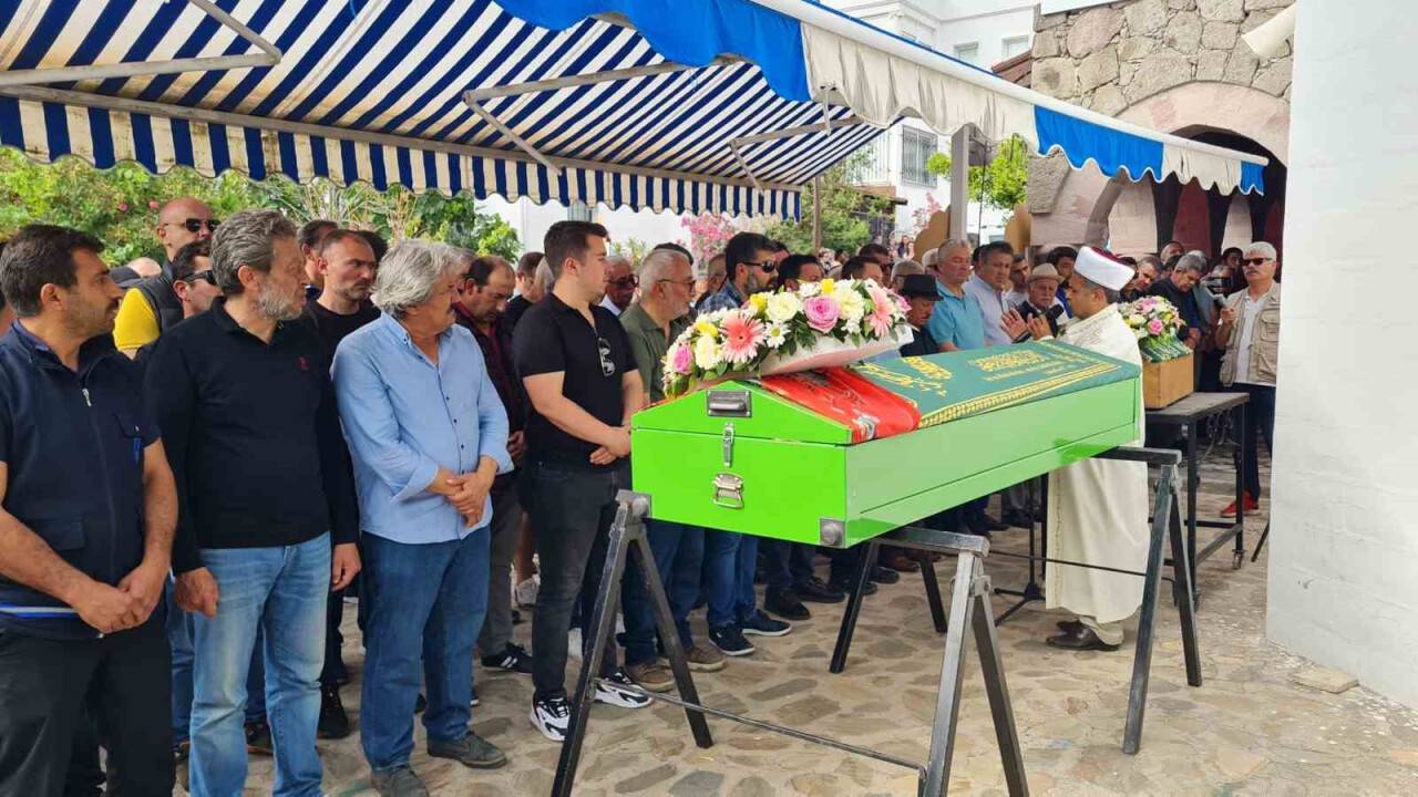 Uraz ve Karya gözyaşları arasında toprağa verildi